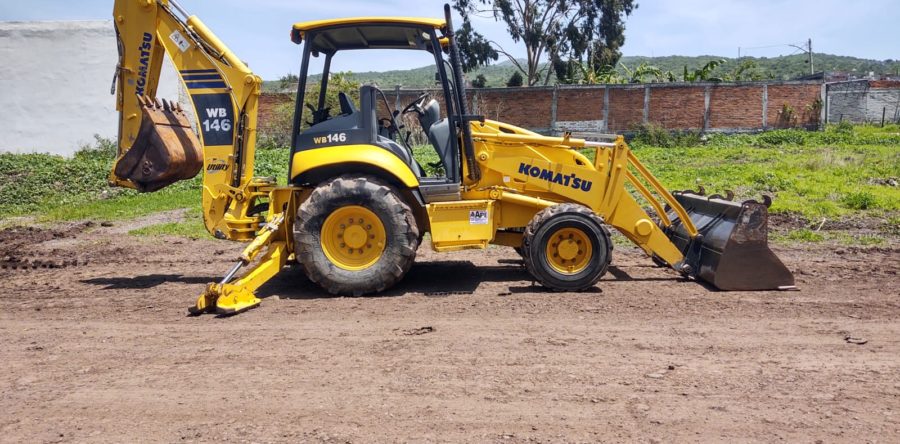 RETROEXCAVADORA KOMATSU WB146 4X4