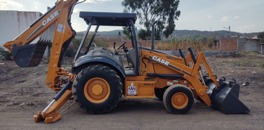 RETROEXCAVADORA CASE 580 SUPER M 4X2