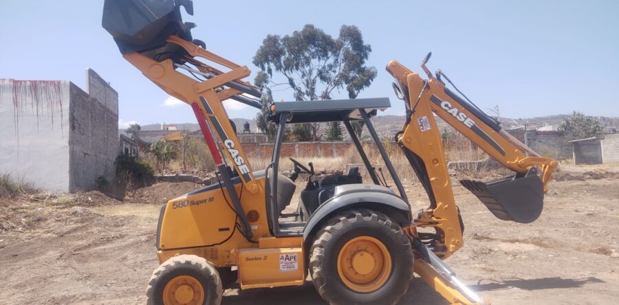 RETROEXCAVADORA CASE 580 SUPER M 4X4