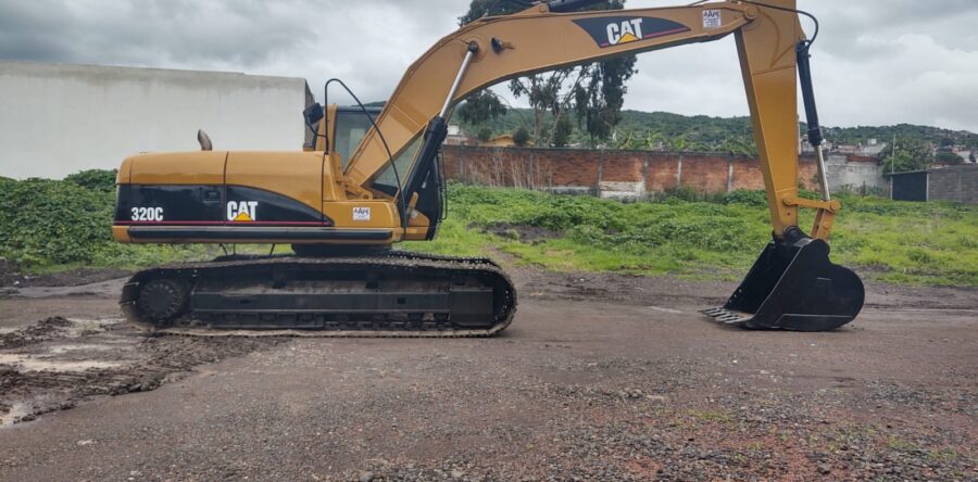 EXCAVADORA CAT 320CL
