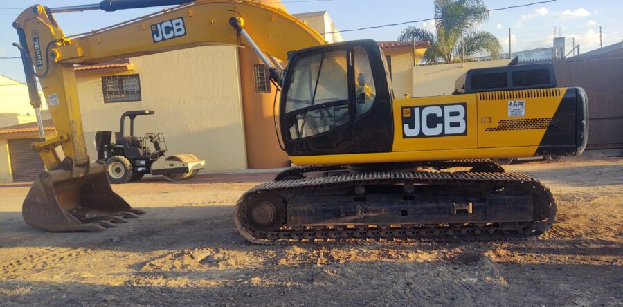 EXCAVADORA JCB JS330L