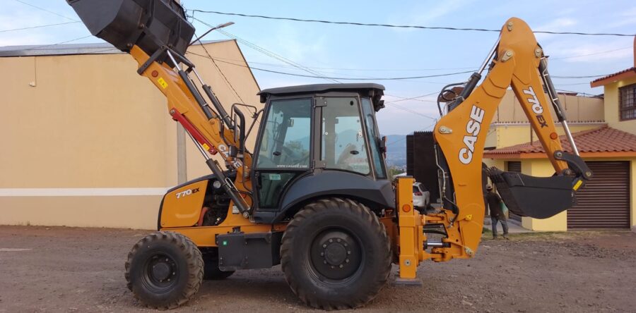 RETROEXCAVADORA CASE 770EX-4WD